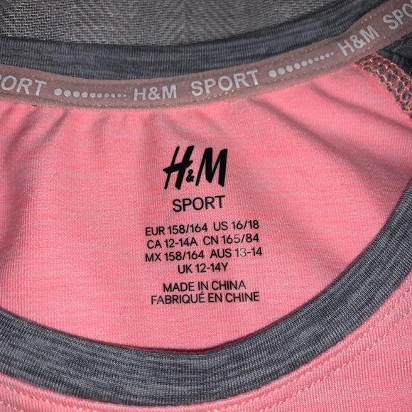 Bundle of 3 athletic tops - Picture 3 of 8